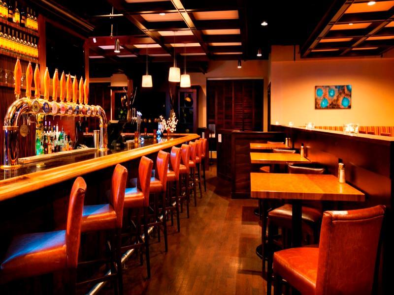 Four Points By Sheraton Victoria Gateway Langford Bagian luar foto
