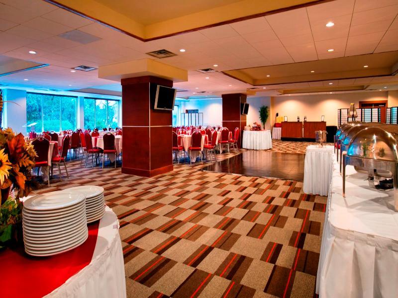 Four Points By Sheraton Victoria Gateway Langford Bagian luar foto