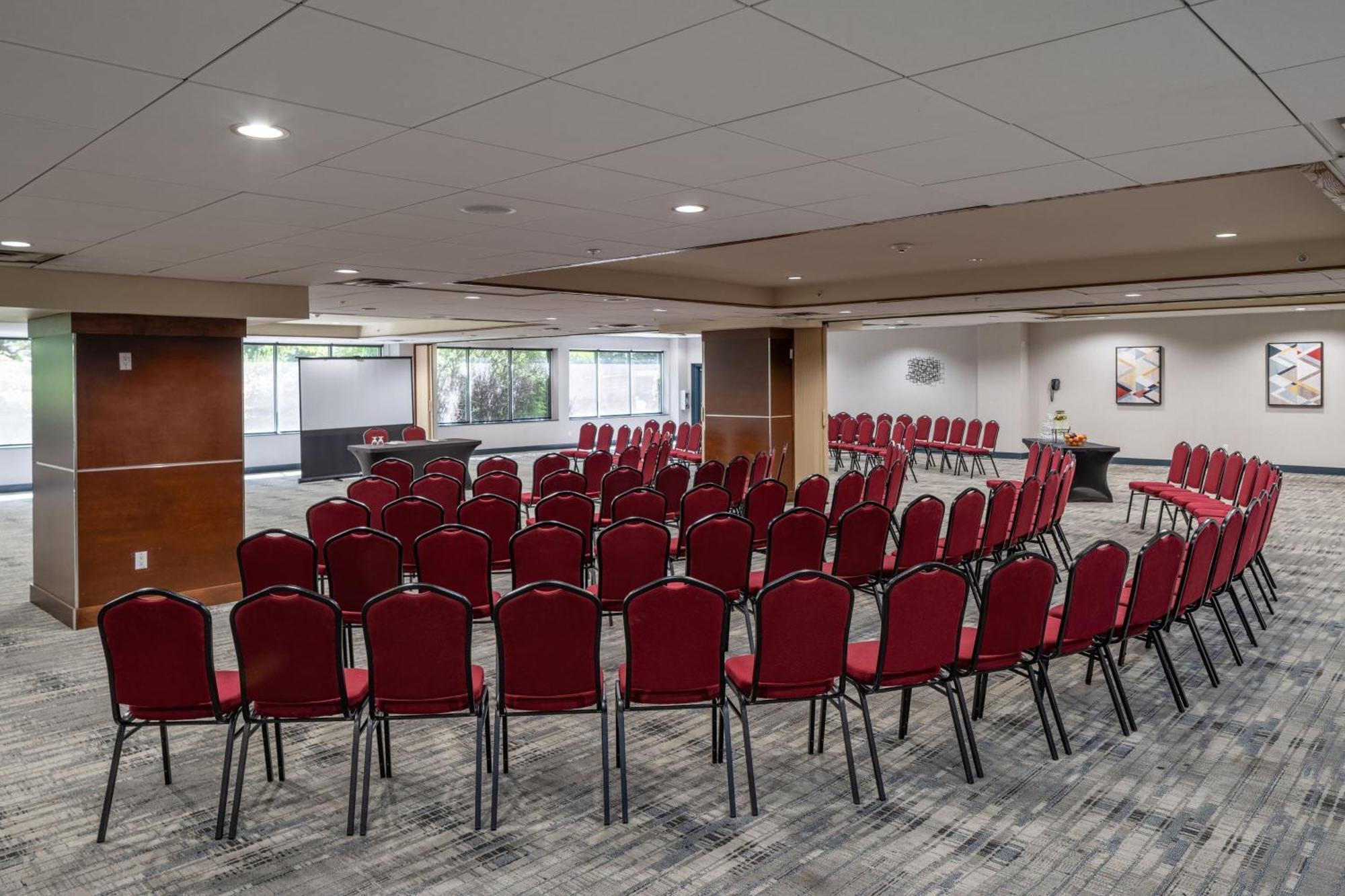 Four Points By Sheraton Victoria Gateway Langford Bagian luar foto