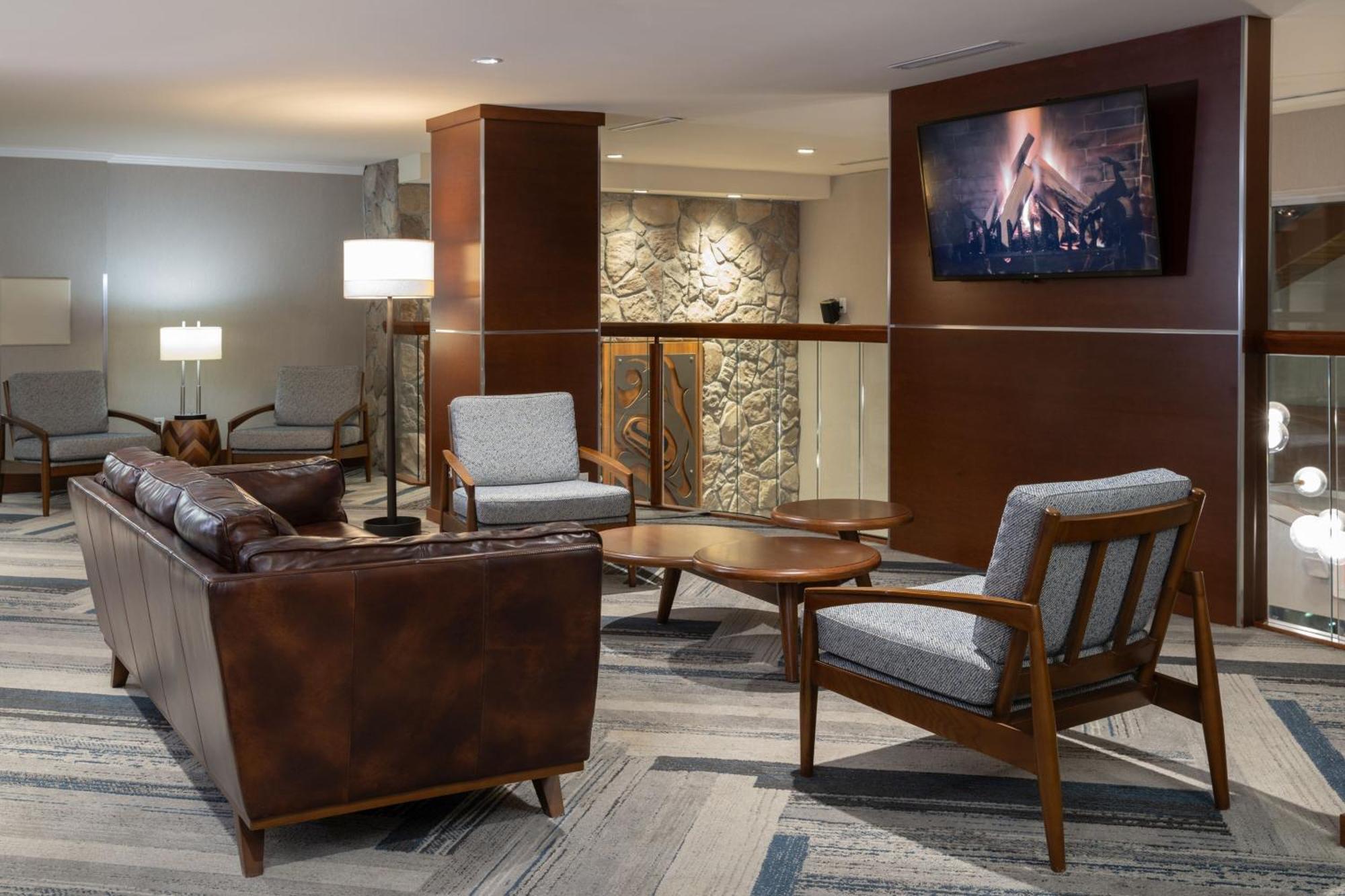 Four Points By Sheraton Victoria Gateway Langford Bagian luar foto