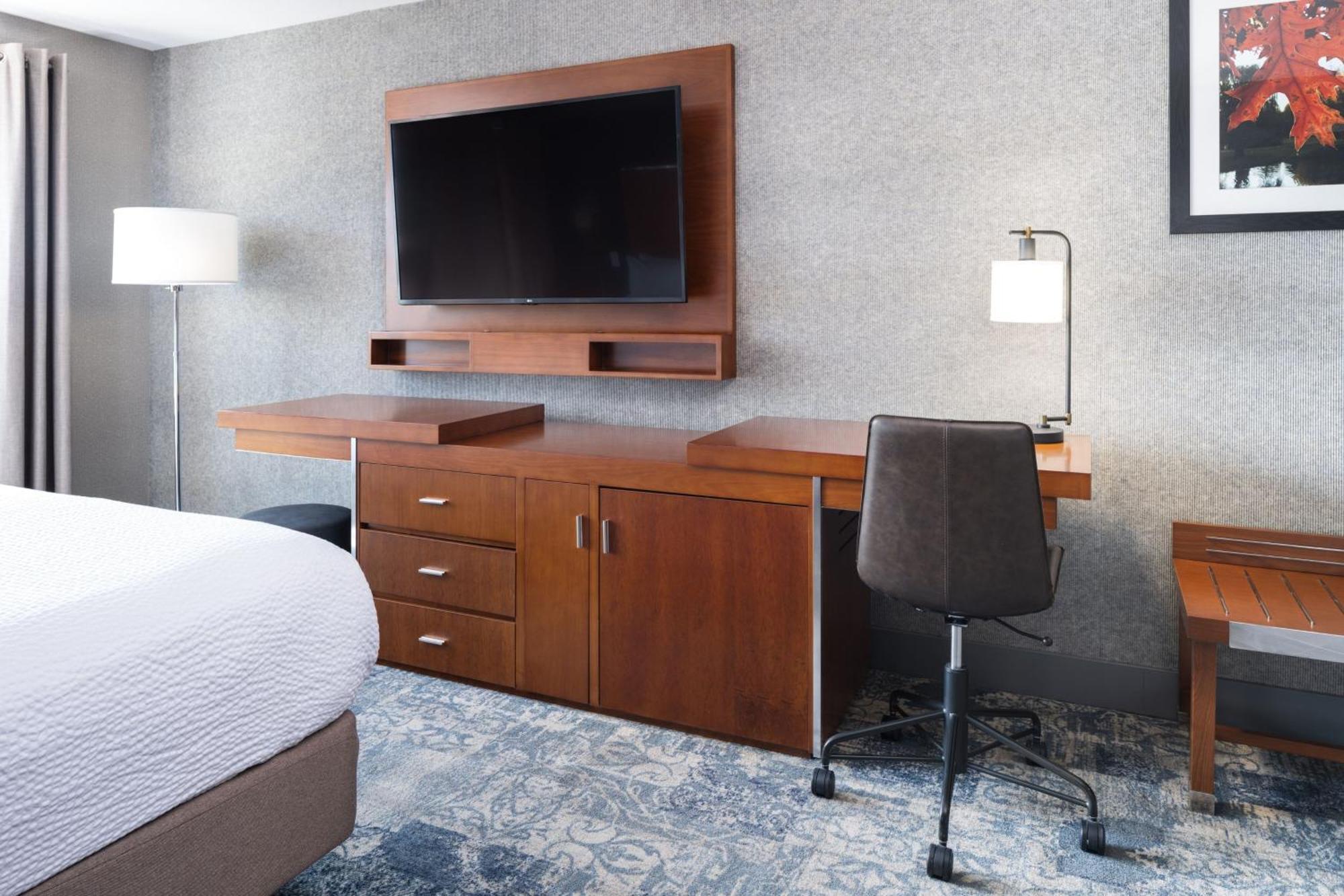 Four Points By Sheraton Victoria Gateway Langford Bagian luar foto