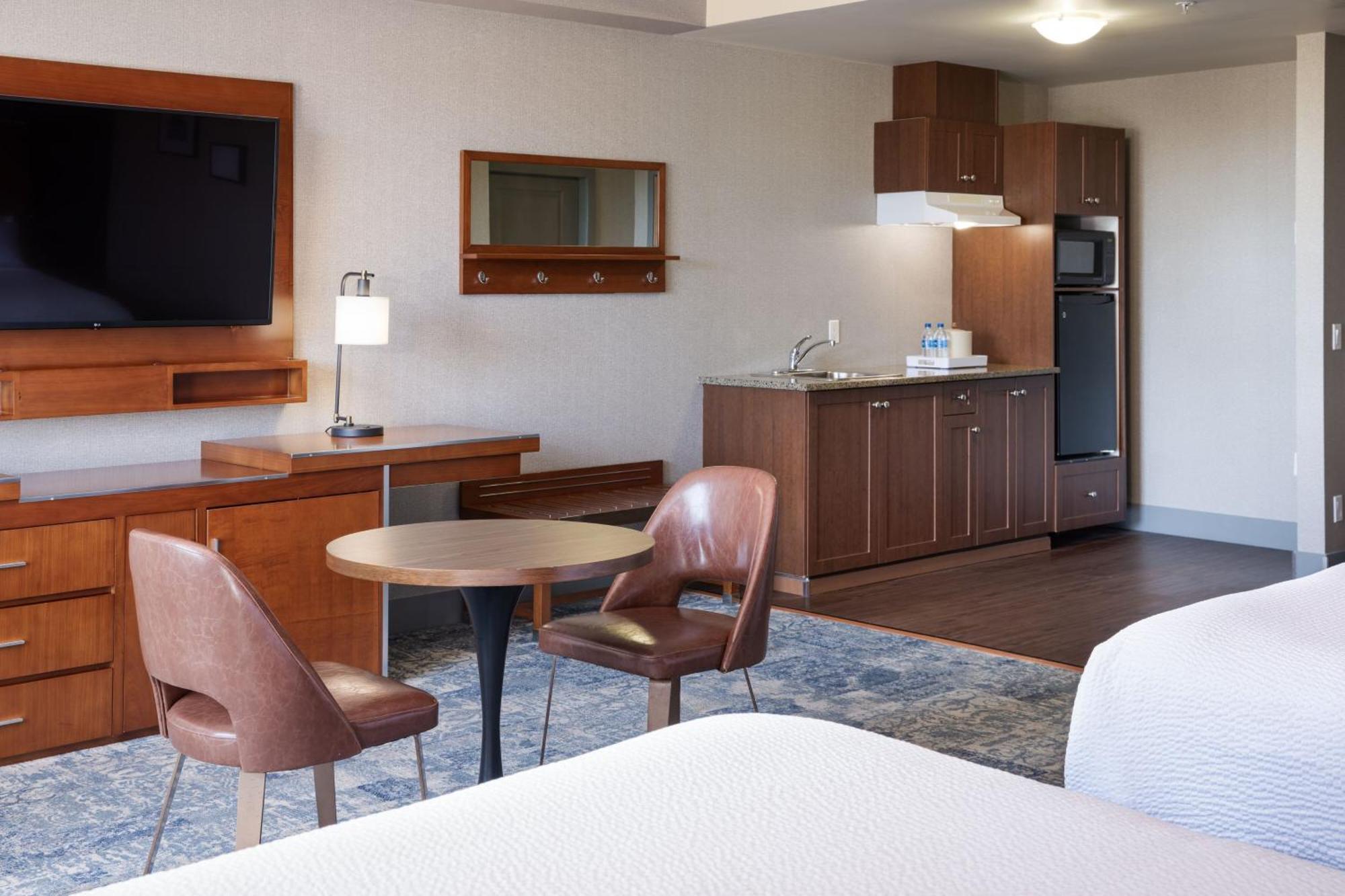 Four Points By Sheraton Victoria Gateway Langford Bagian luar foto