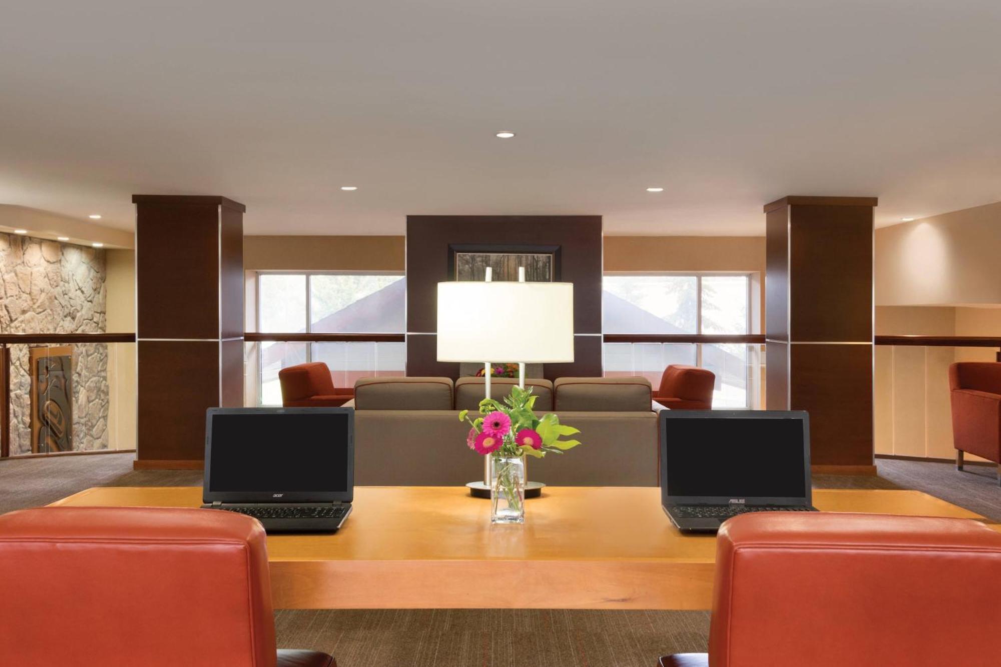 Four Points By Sheraton Victoria Gateway Langford Bagian luar foto