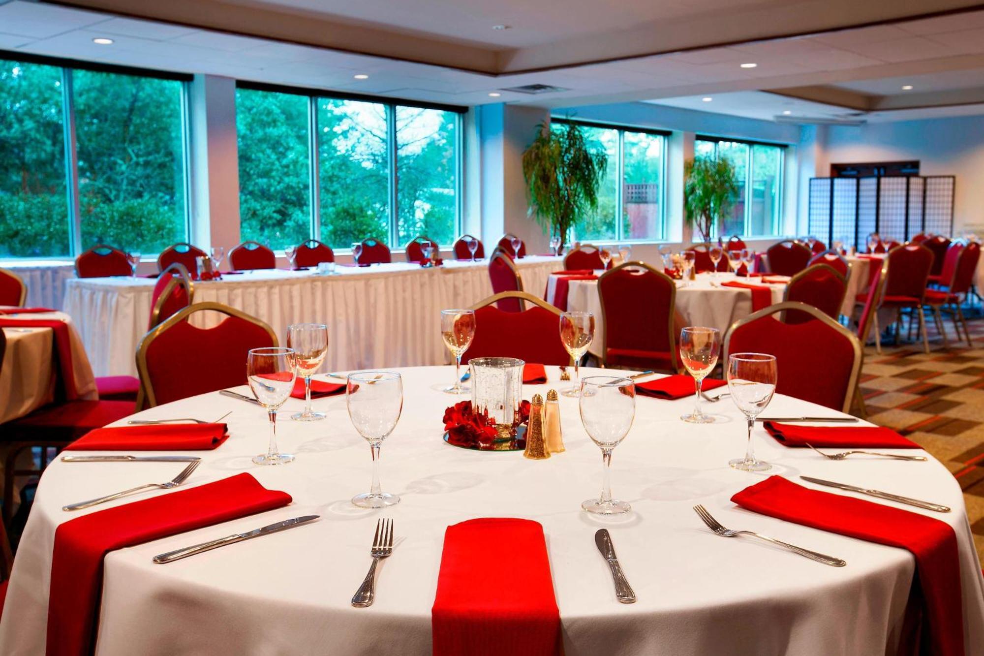 Four Points By Sheraton Victoria Gateway Langford Bagian luar foto